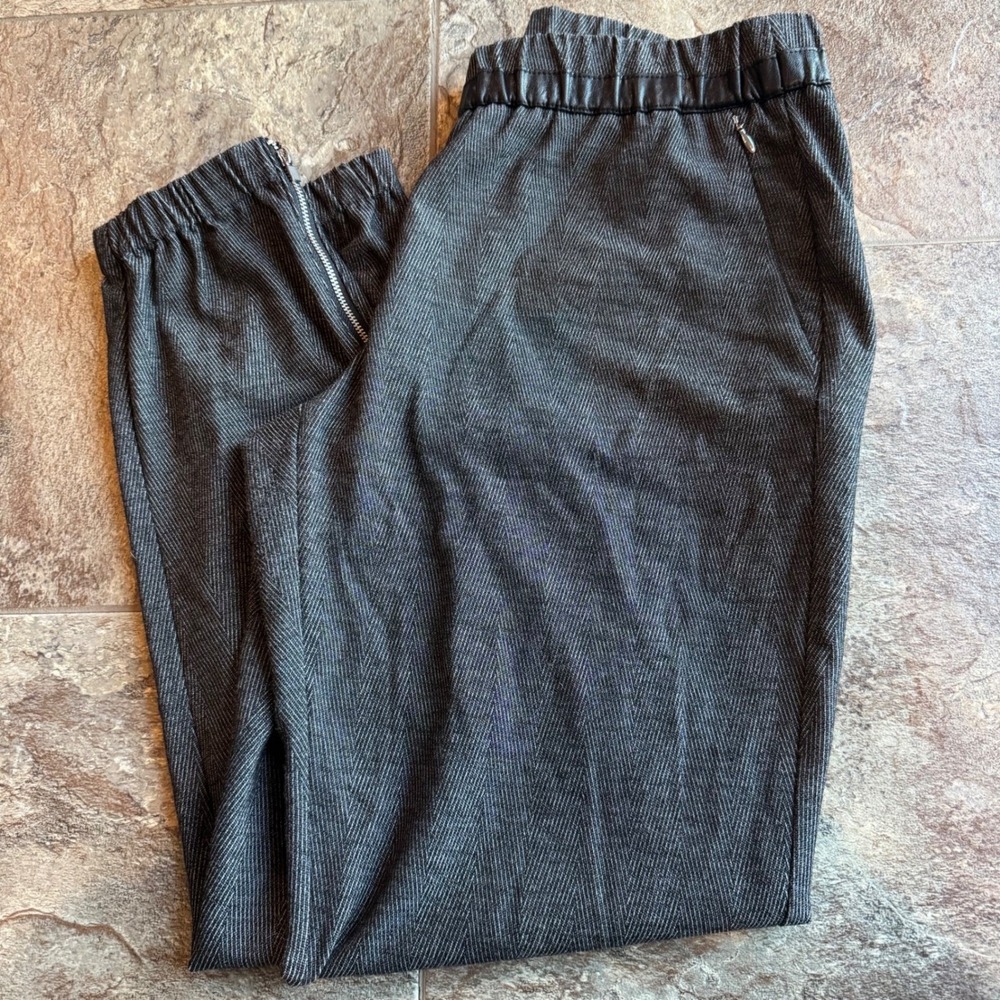 Black Label by Chico's Ankle Pants Gray Herringbone Zip Jogger Size 0 EUC